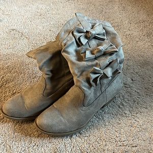 Suede boots